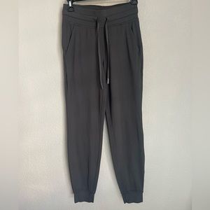 LULULEMON Ready to Rulu joggers size 4
